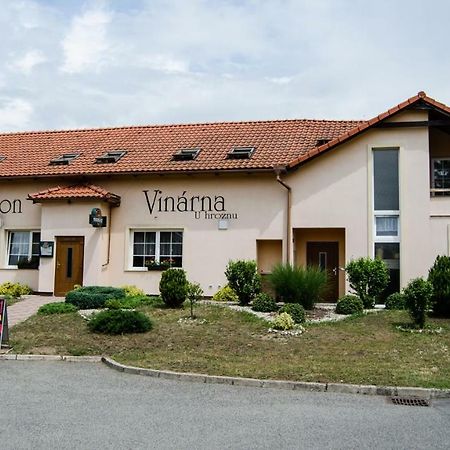 Penzion Vinarna U Hroznu 호텔 Veselí nad Moravou 외부 사진
